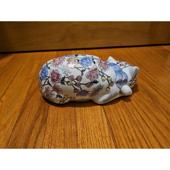 MCM Chinoiserie Ceramic White Sleeping Cat With Floral Accents Figurine by WBI - Picture 4 of 13